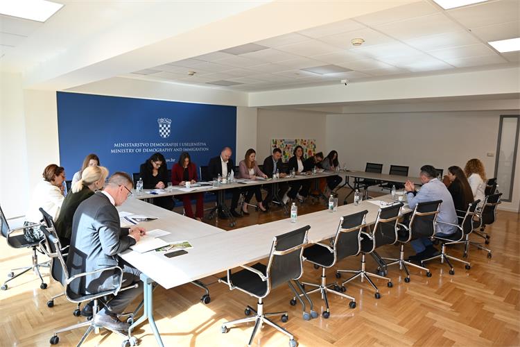 Slika /Ministar Šipić - fotografije/Hamag bicro.JPG